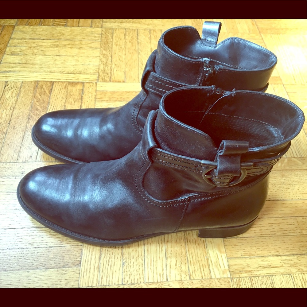 Donna Piú Italian black leather ankle boots
